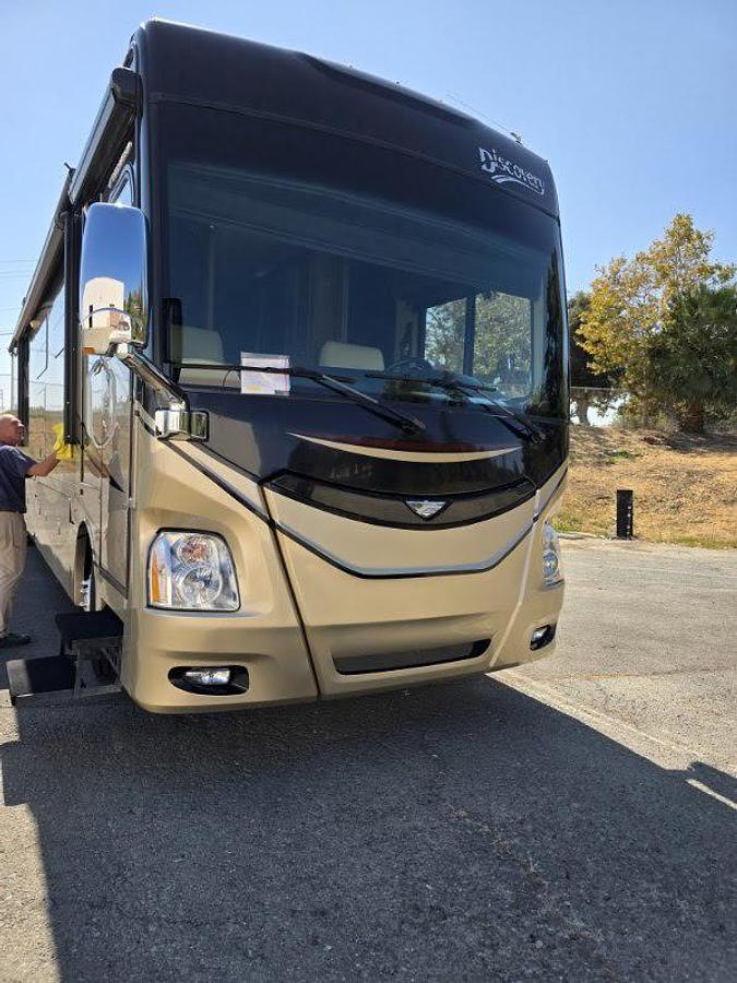 Used 2015 Fleetwood Discovery 40G Class A Motorhome