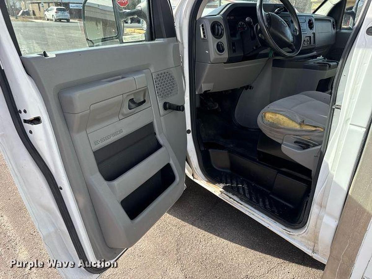 Used 2012 Ford E350 Super Duty Box Truck