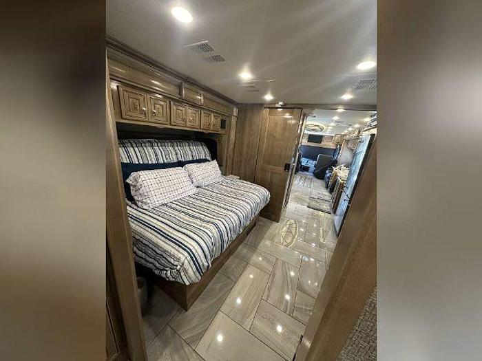 Used 2019 Fleetwood Discovery LXE 40M