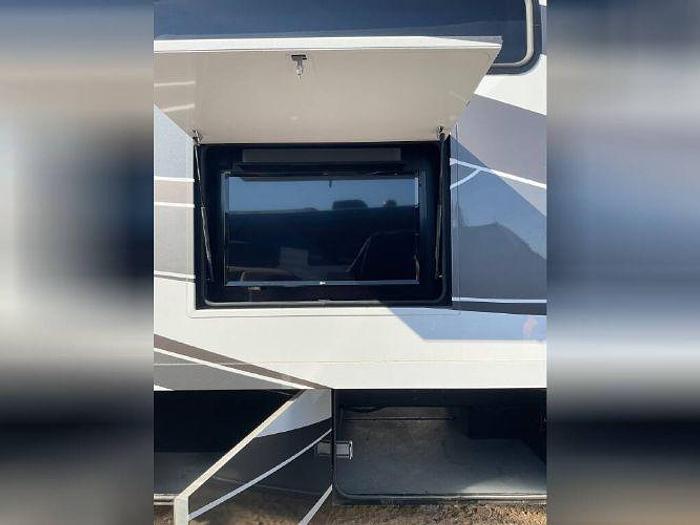 Used 2014 Tiffin Allegro Red 33AL