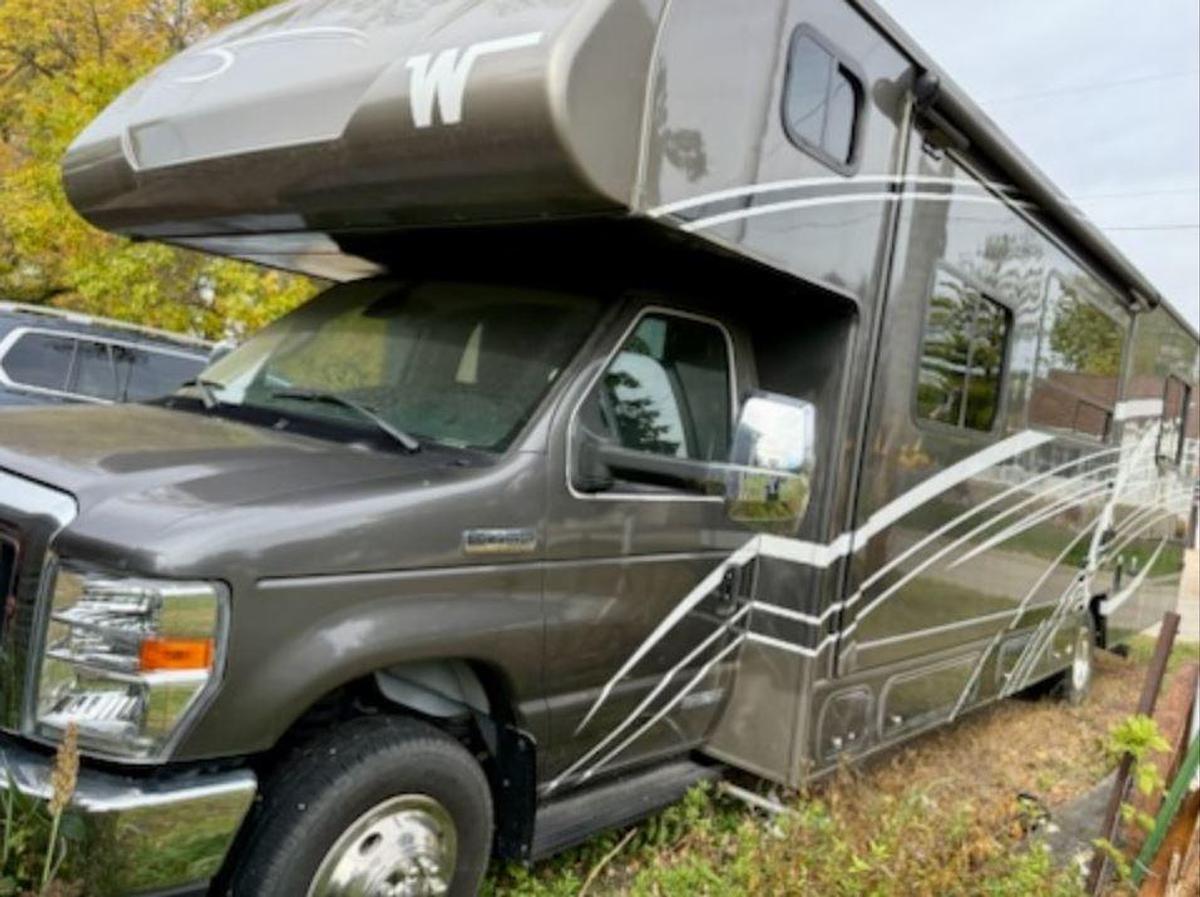 Used 2022 Winnebago Minnie Winnie E-Series 32-1 Class C Motorhome - Motivated Seller!