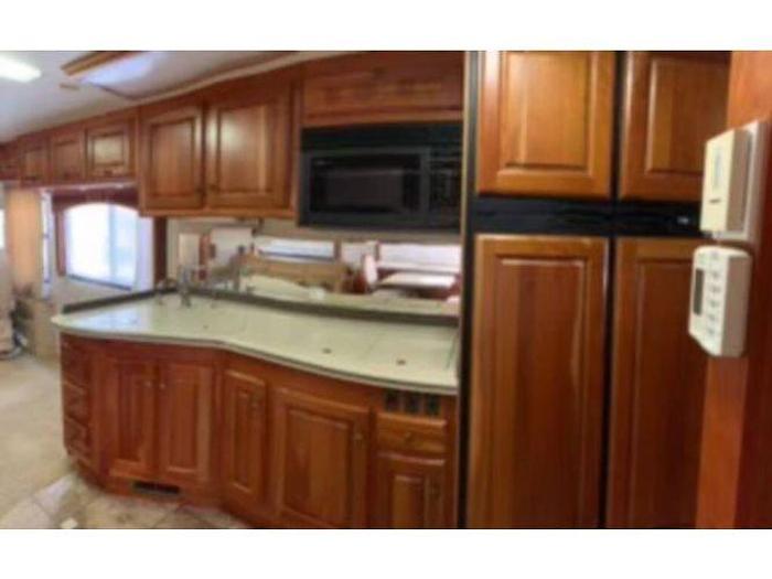 Used 2005 Monaco Camelot 40PBT