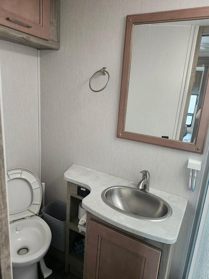 Used 2021 Coachmen Mirada 32SS