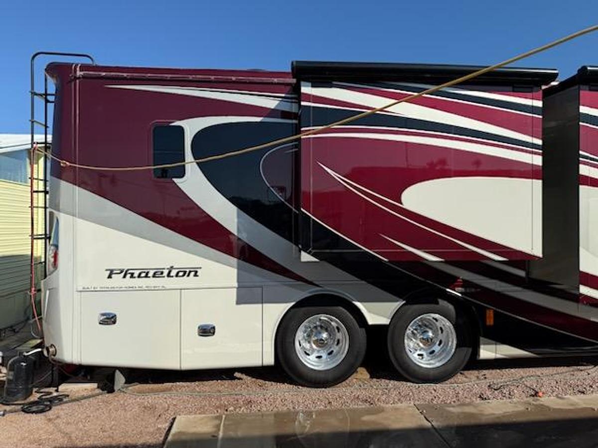 Used 2015  Tiffin Motorhomes Phaeton 42LH Class A Motorhome