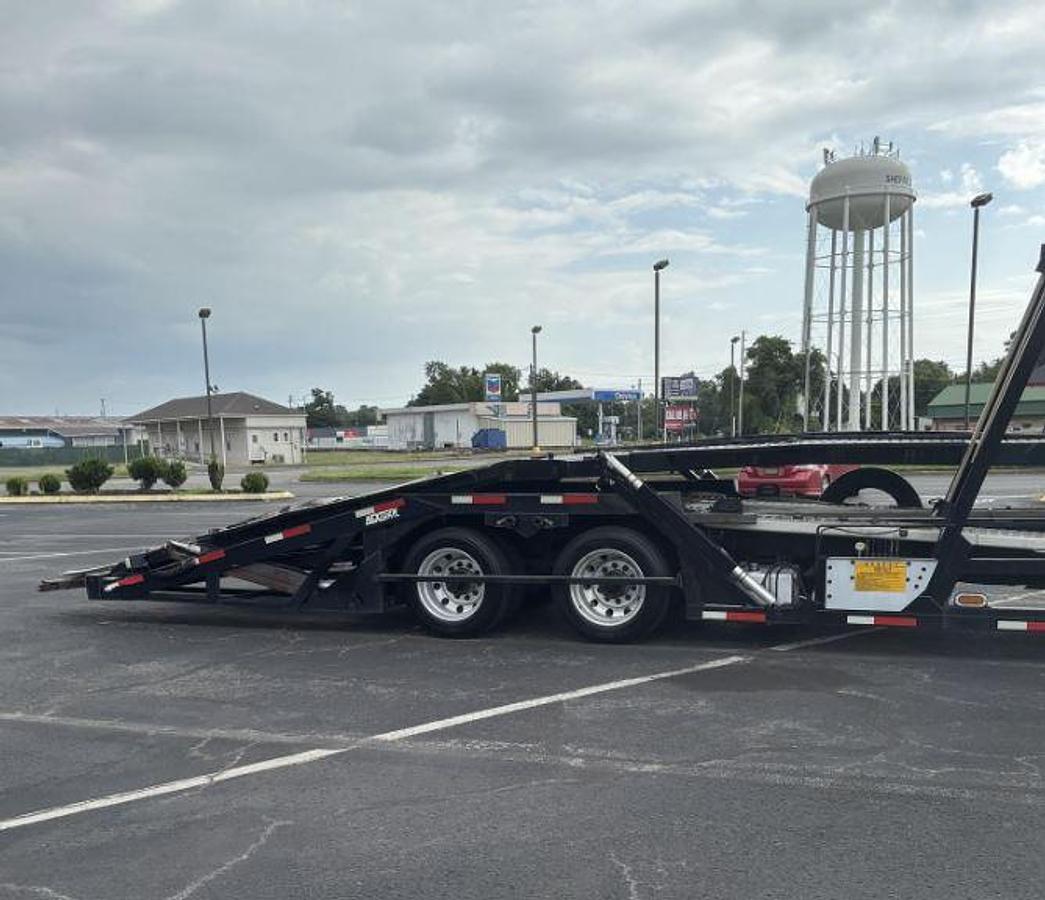 Used 2018 Peterbilt 348 Car Hauler Truck