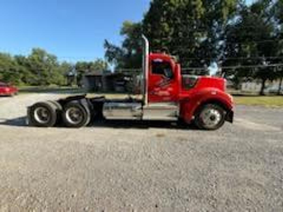 Used 2021 Kenworth W900 Day Cab Semi Truck