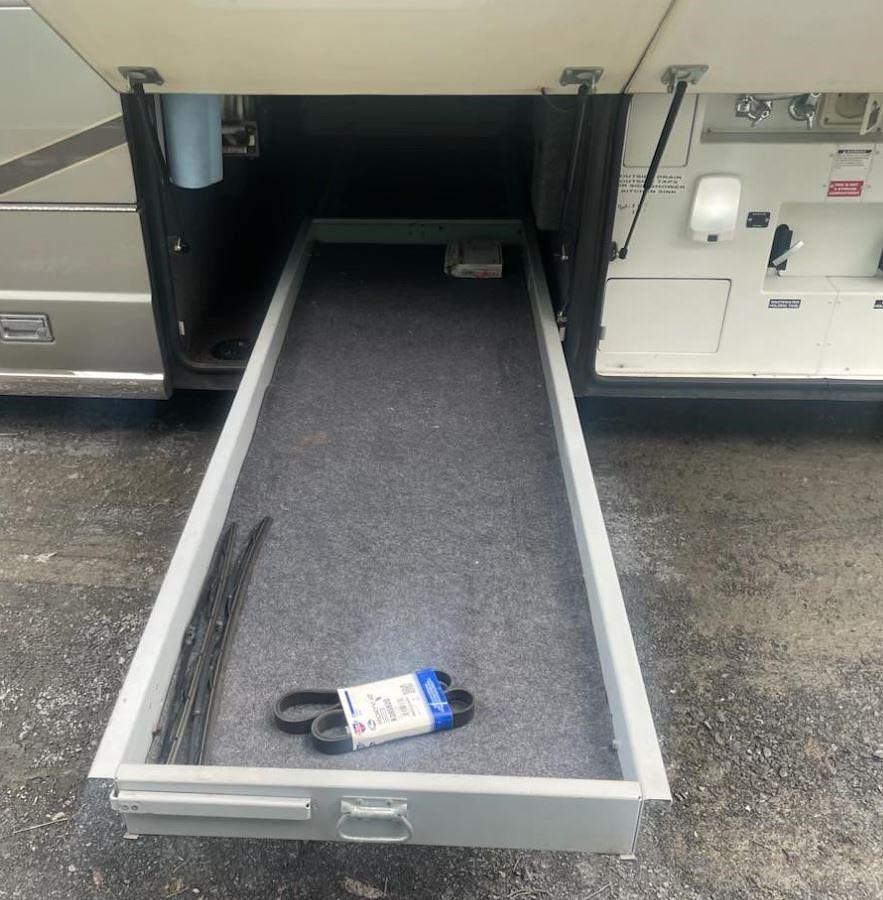 Used 2005 Country Coach Magna 630