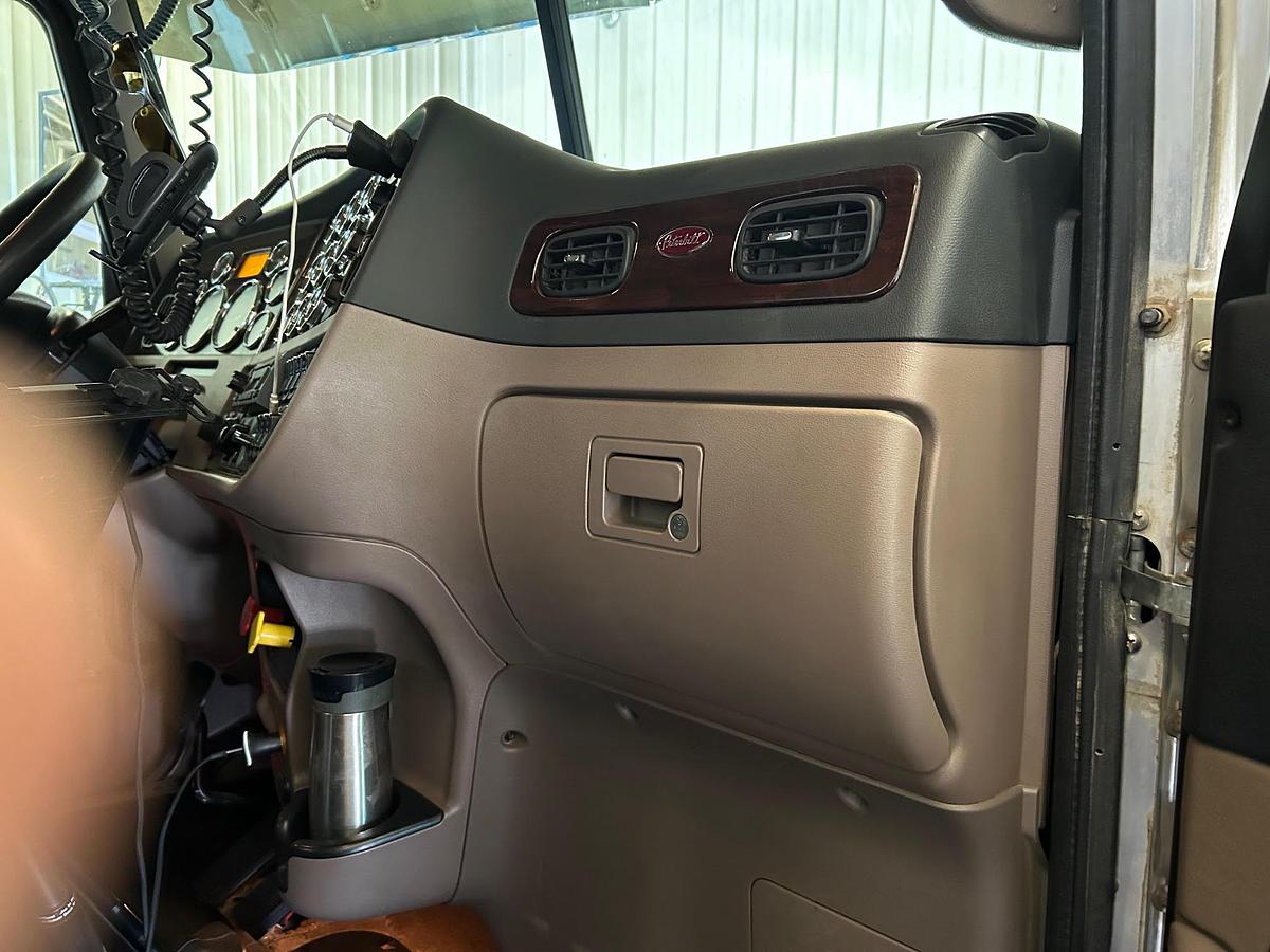 Used 2013 Peterbilt 389