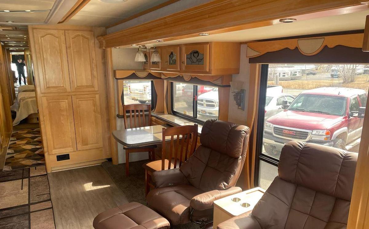 Used 2005 Country Coach Magna 630