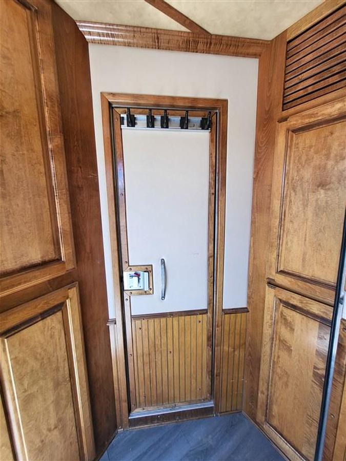 Used 2004 Sooner Horse Trailer