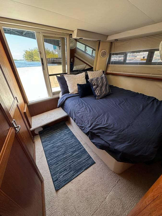 Used 1995 Carver 390 Aft Cabin Cruiser