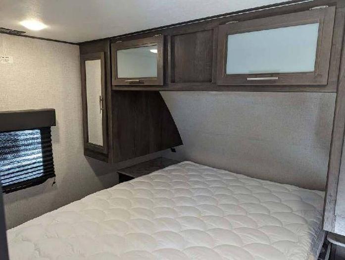 Used 2021 Dutchmen Coleman Light 2515RL