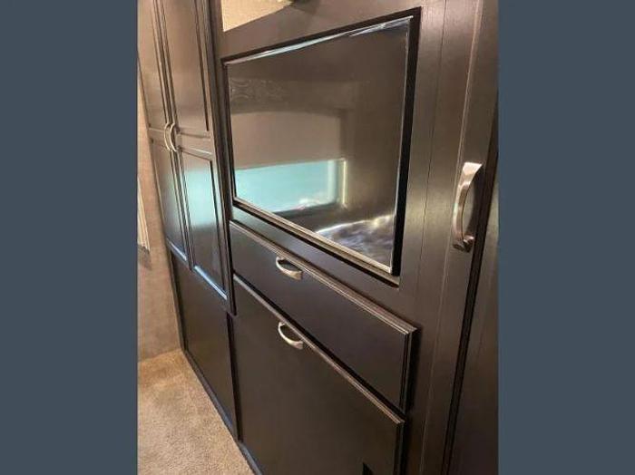 Used 2017 Dynamax DX3 37TS