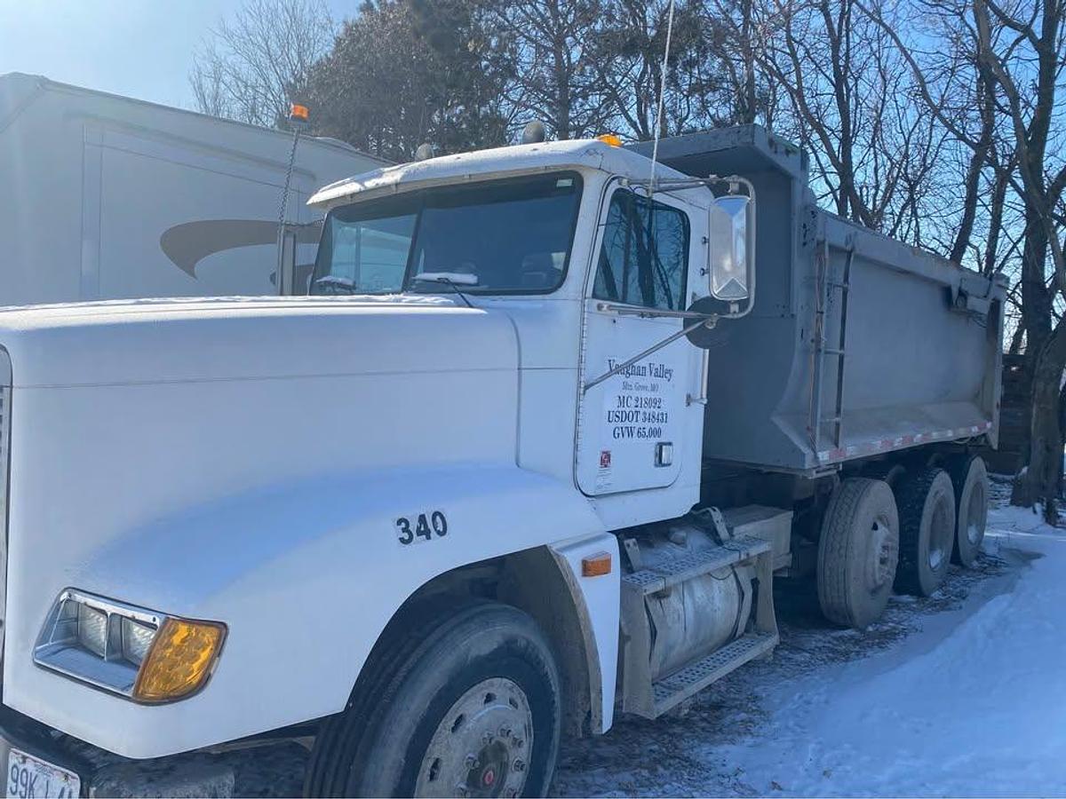 Used 2000 Freightliner FLD Demolition Truck