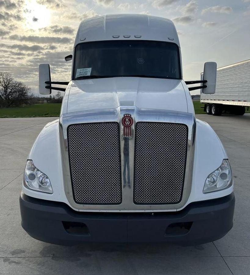 Used 2020 Kenworth T680 Sleeper Semi Truck