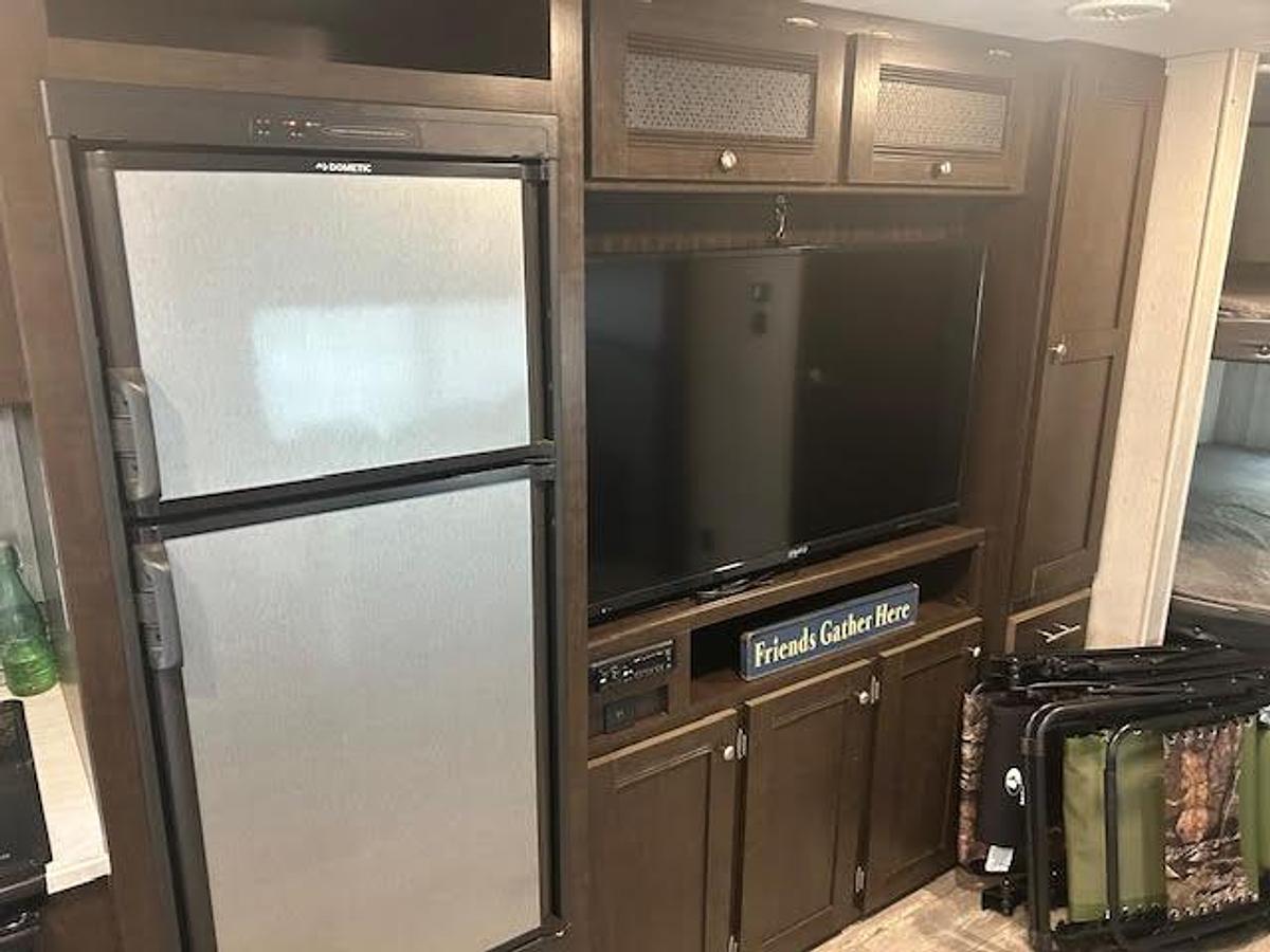Used 2019 Heartland Pioneer BH280 Travel Trailer