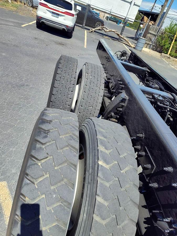 Used 2015 Peterbilt 389 Sleeper Semi Truck