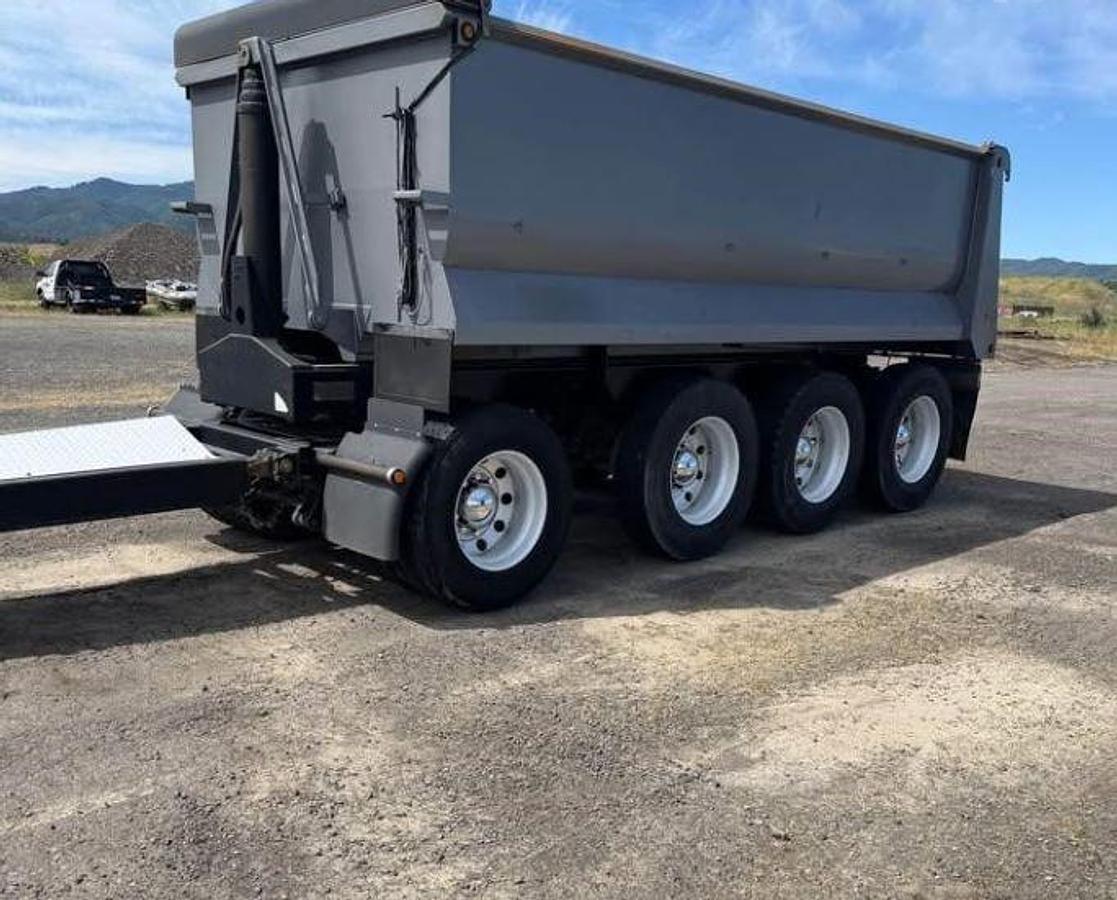 Used 1997 Kenworth T800 Dump Truck