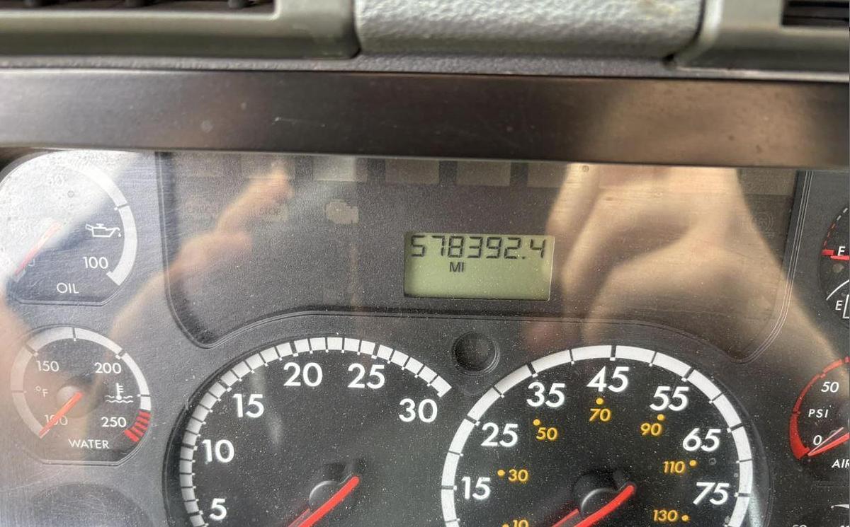 Used 2012 Freightliner Cascadia 113 Day Cab Semi Truck