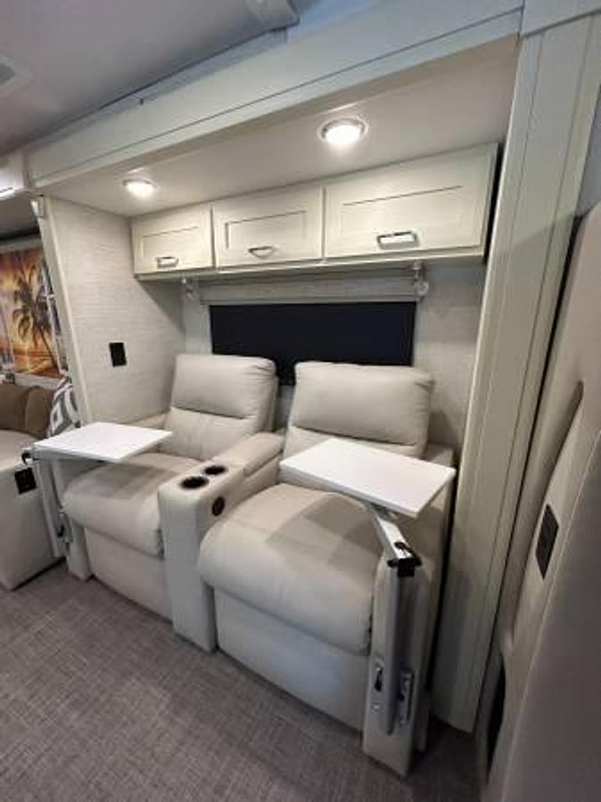 Used 2022 Tiffin Wayfarer 25RW