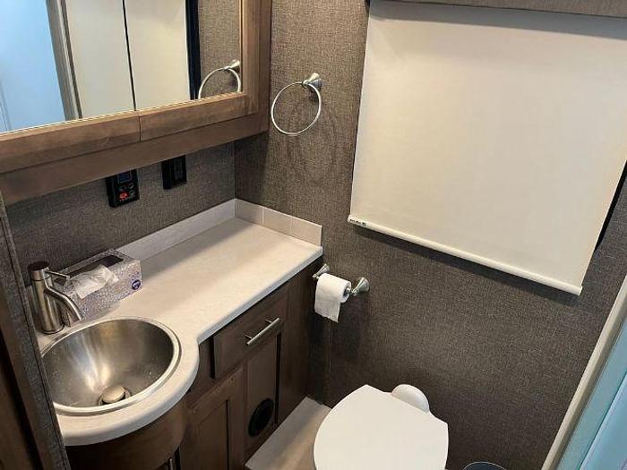 Used 2021 Thor Palazzo 37.4