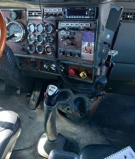 Used 2005 KENWORTH W900L