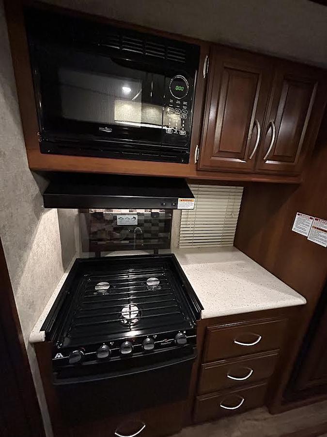 Used 2017 Forest River Wildcat 29RLX Fifth Wheel