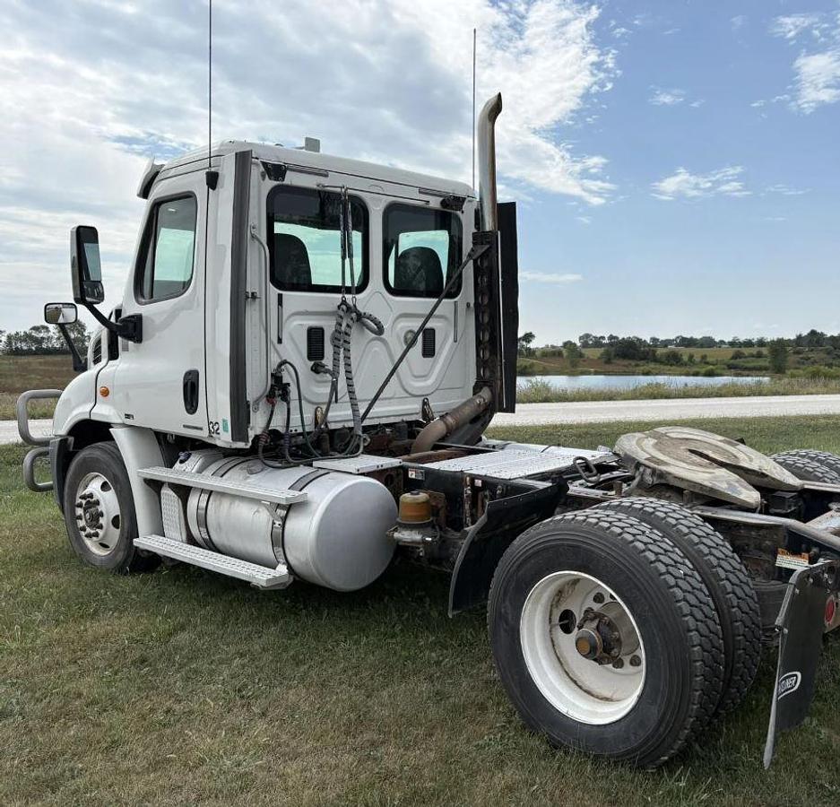 Used 2012 Freightliner Cascadia 113 Day Cab Semi Truck