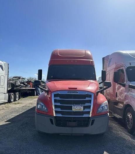 Used 2018 Freightliner CASCADIA 126