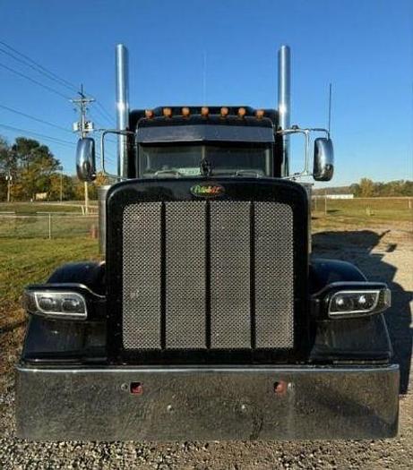 Used 2015 Peterbilt 389 Glider Kit