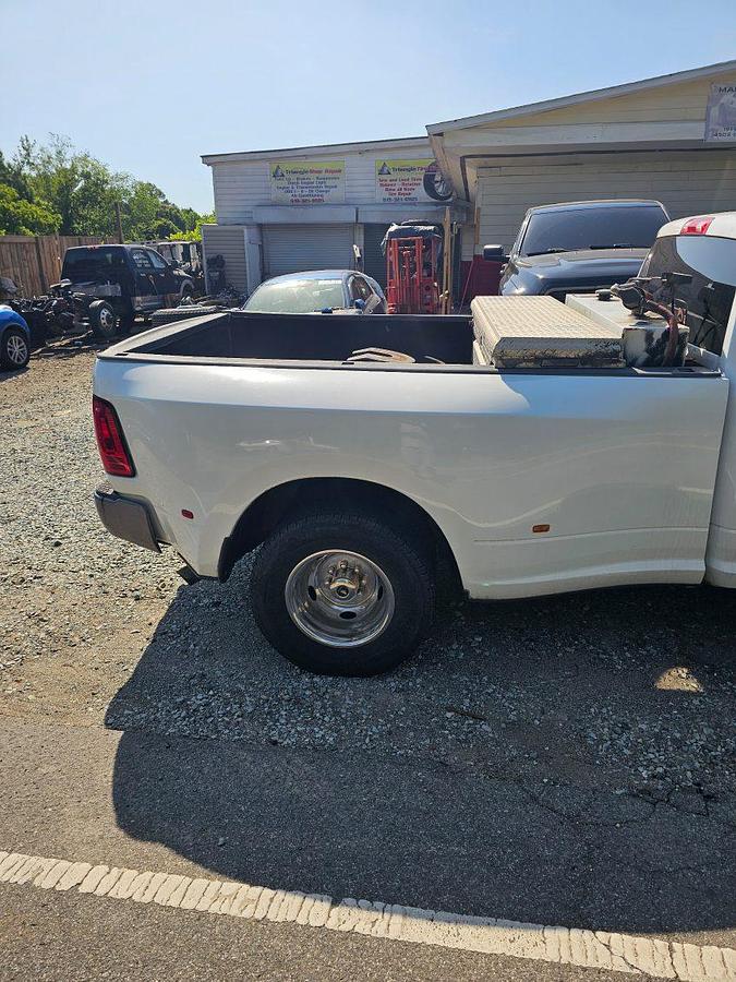 Used 2011 DODGE DUALLY TRUCK BED