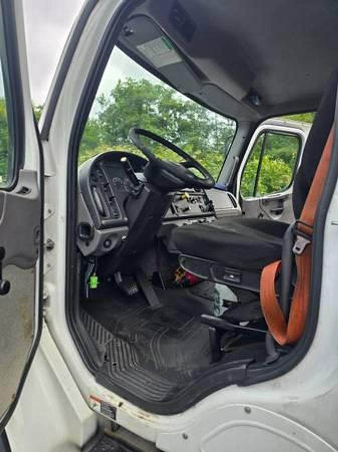 Used 2016 Freightliner M2 106