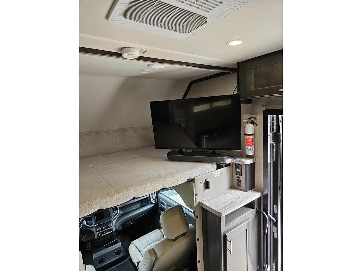 Used 2022 Dynamax Isata 5 30FW