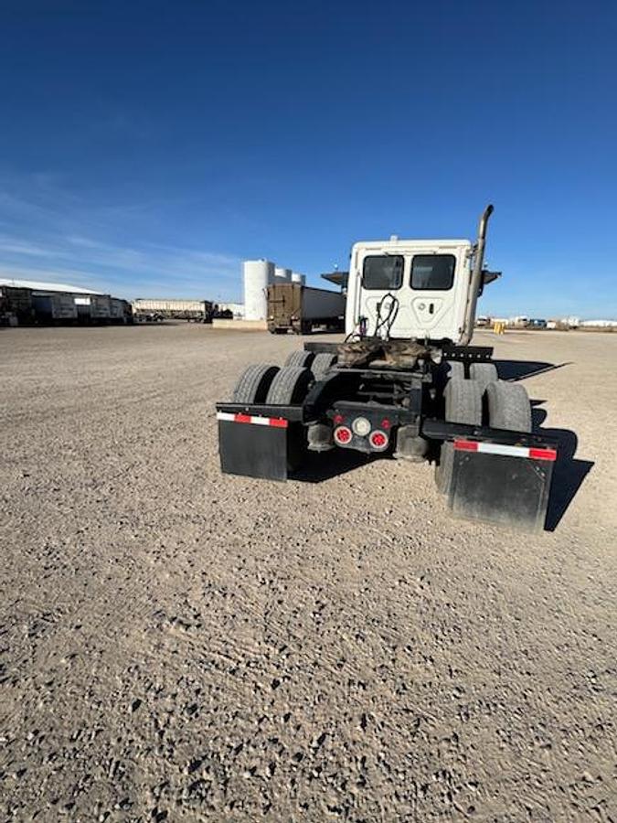 Used 2020 Freightliner Cascadia 126