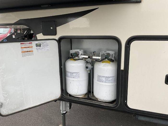 Used 2020 Keystone Alpine 3850RD