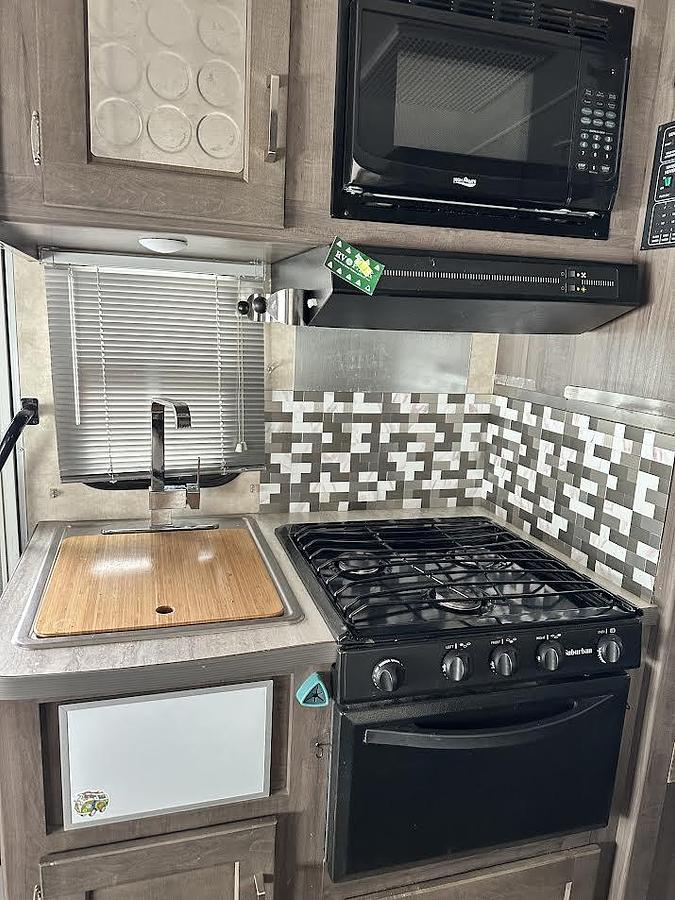 Used 2019 Winnebago Minnie Winnie 22R Class C Motorhome