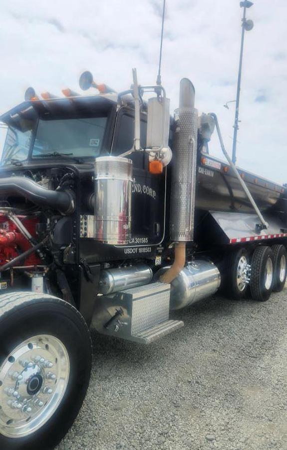 Used 2010 PETERBILT 388 Dump Truck