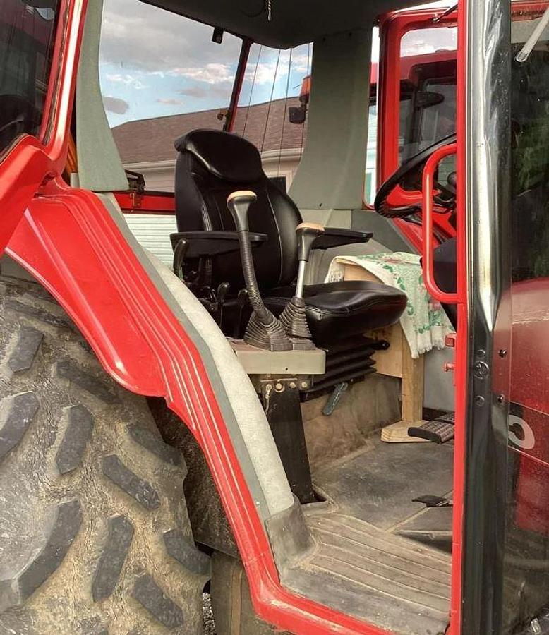 Used 1996 CASE IH 3230 Tractor
