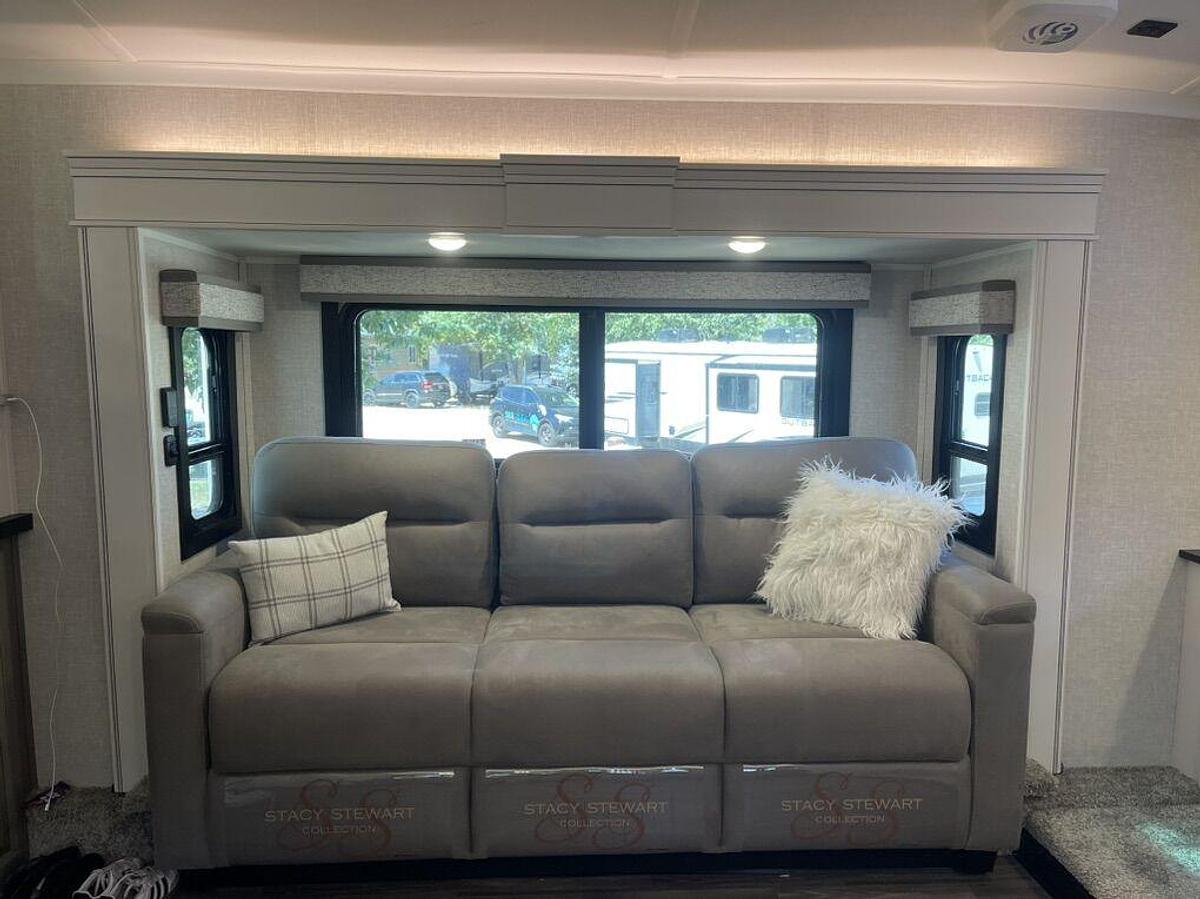 Used 2024 Jayco North Point 382FLRB