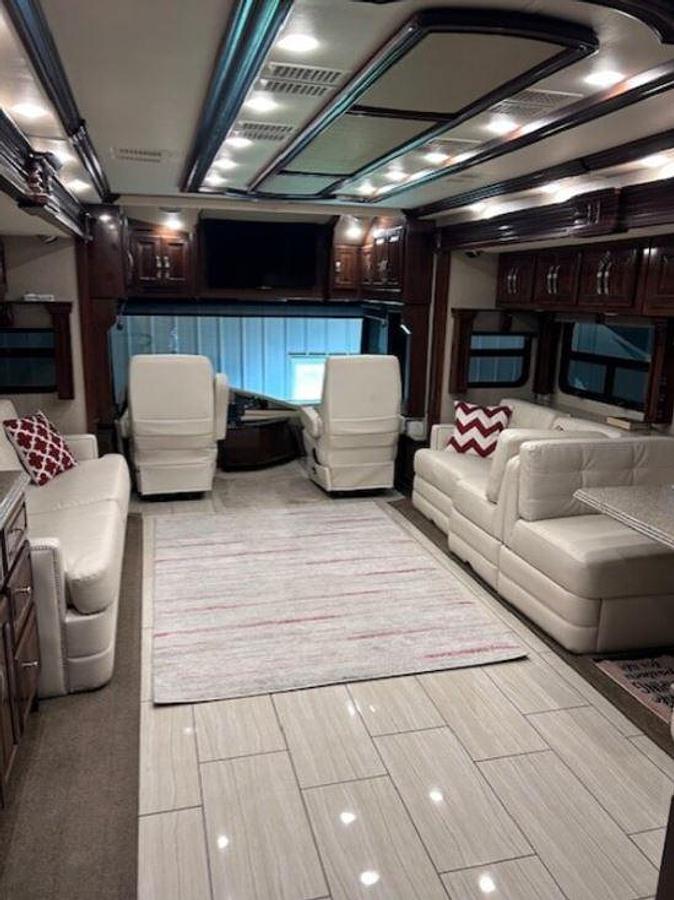 Used 2017 American Coach American Dream 45T