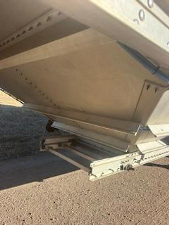 Used 2015 Wilson Hopper Grain Trailer