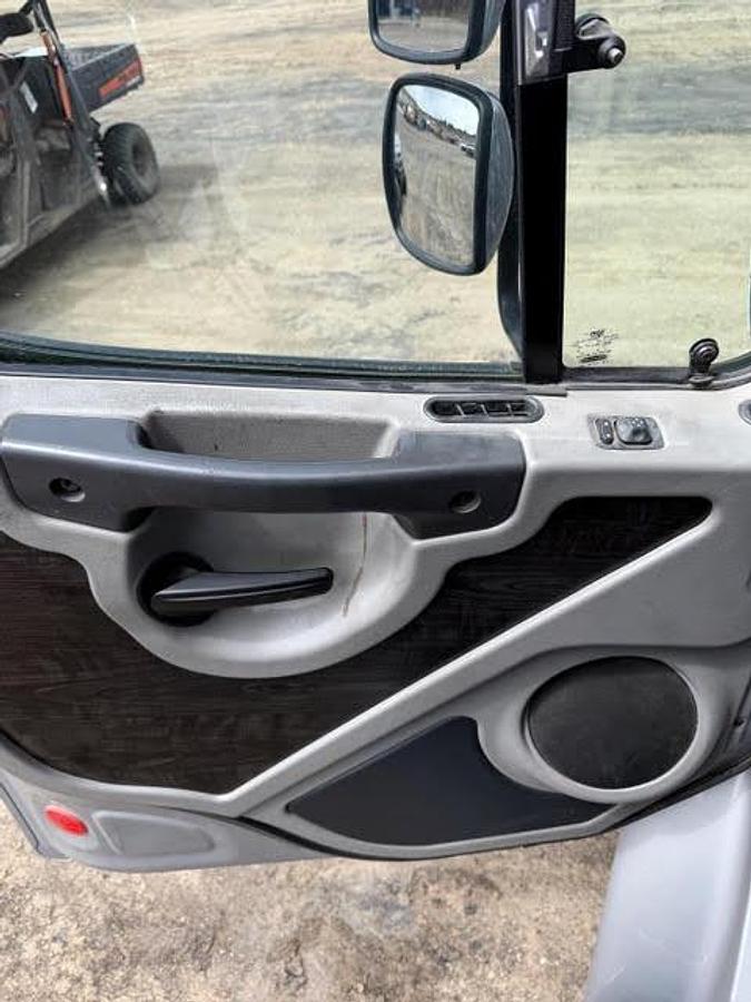 Used 2014 Freightliner Sport Chassis w/ 40' TPD Gooseneck Stacker