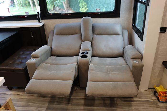 Used 2024 Jayco Pinnacle 37MDQS