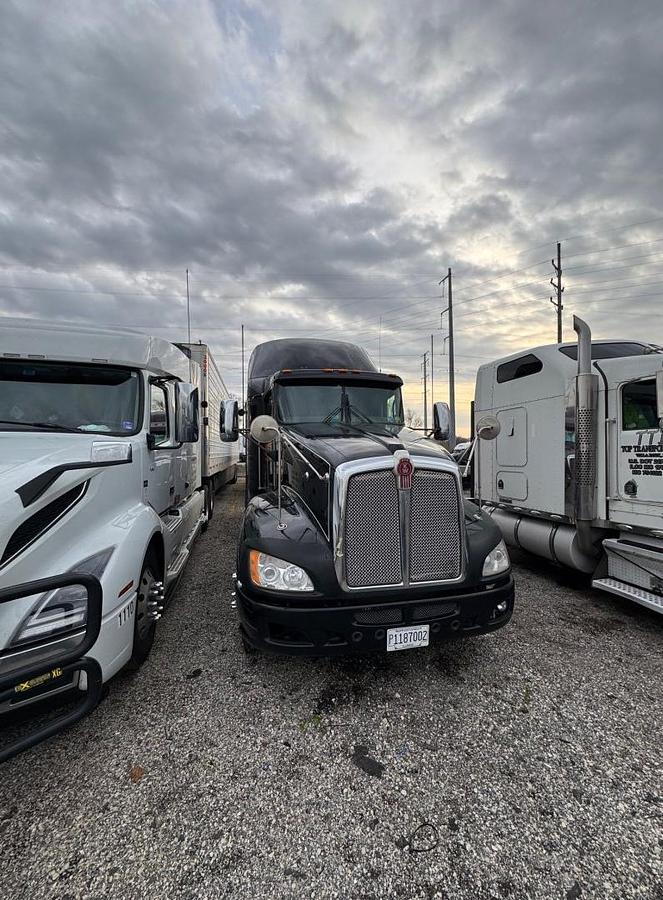 Used 2012 Kenworth T660 Sleeper Semi Truck