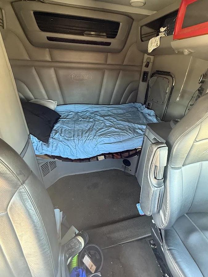 Used 2015 Peterbilt 579