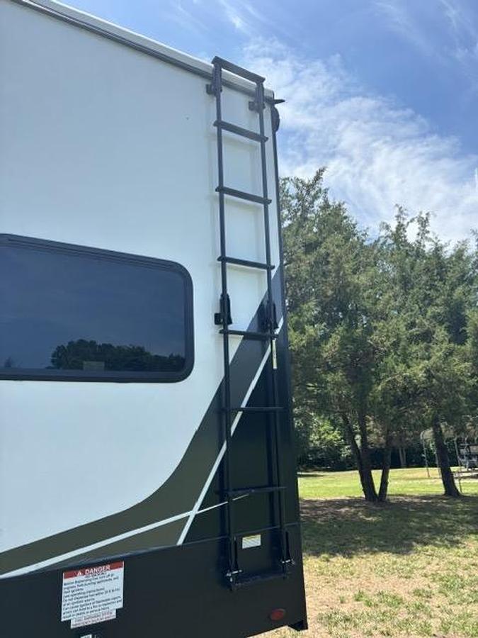 Used 2025 Keystone Fuzion Impact 367