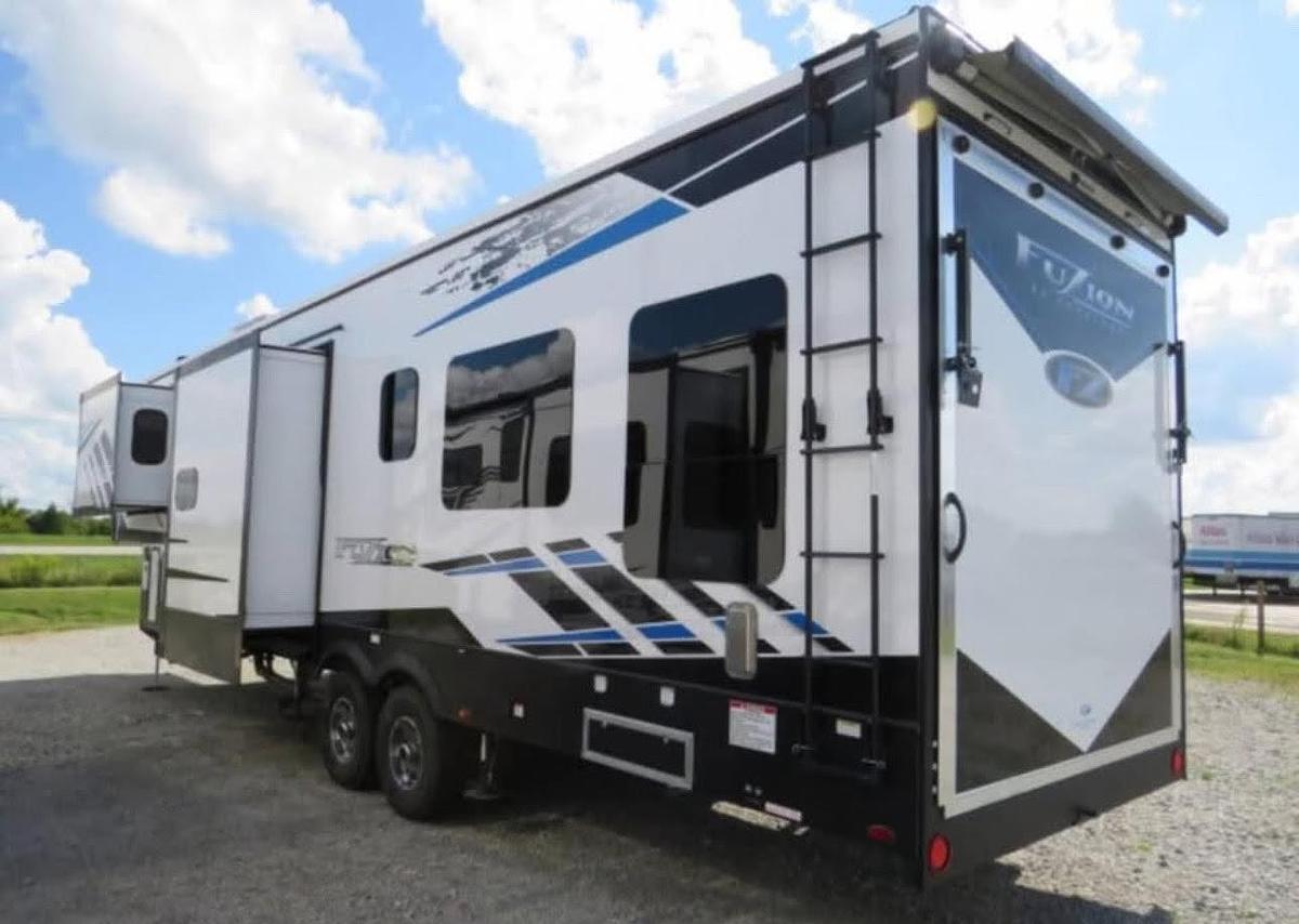 Used 2022 Keystone Fuzion 373 Fifth Wheel Toy Hauler