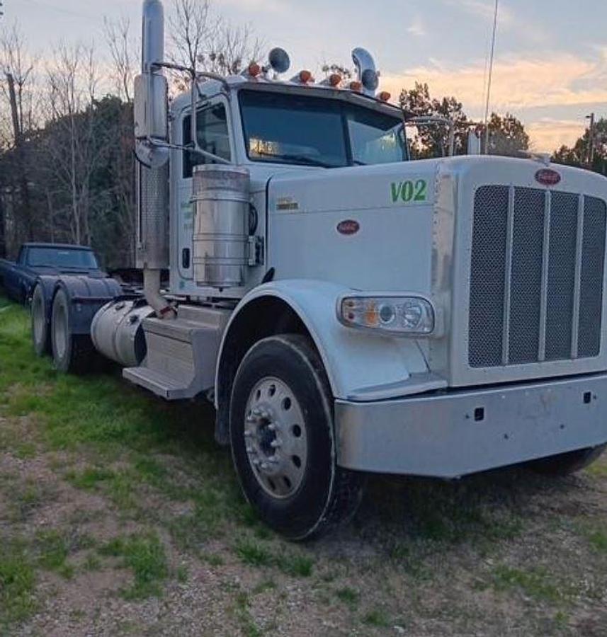 Used 2022 Peterbilt 389 Day Cab