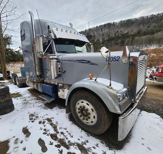 Used 2001 Freightliner FLD132 Classic XL