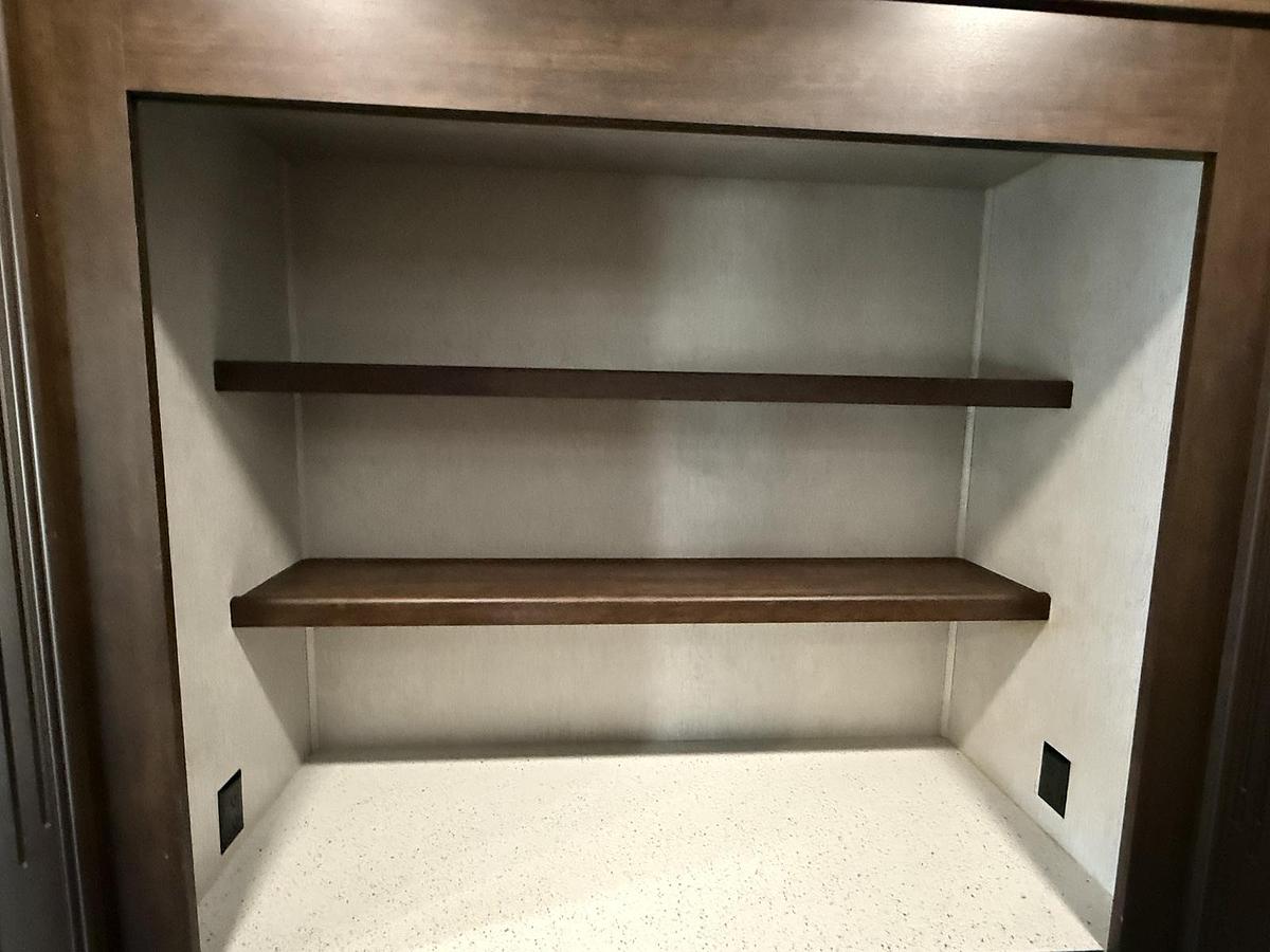 Used 2009 Heartland Big Horn 3925MLP Fifth Wheel